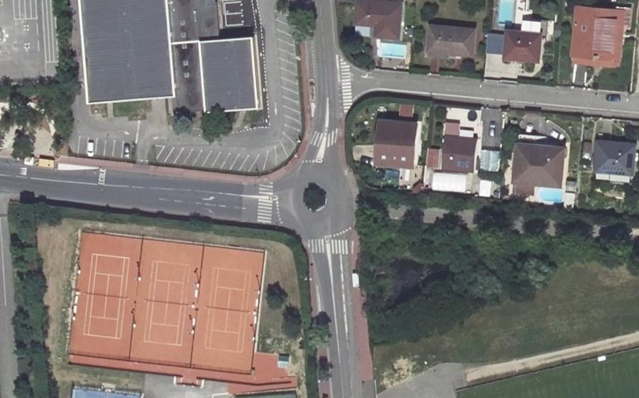 Vue aérienne du Rond-point anonyme n°28557564