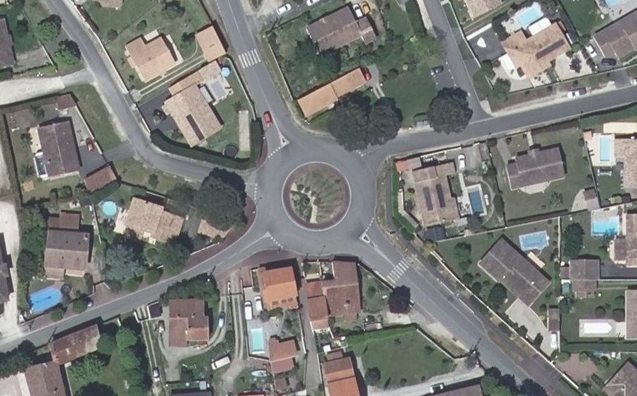 Vue aérienne du Rond-point anonyme n°28562129