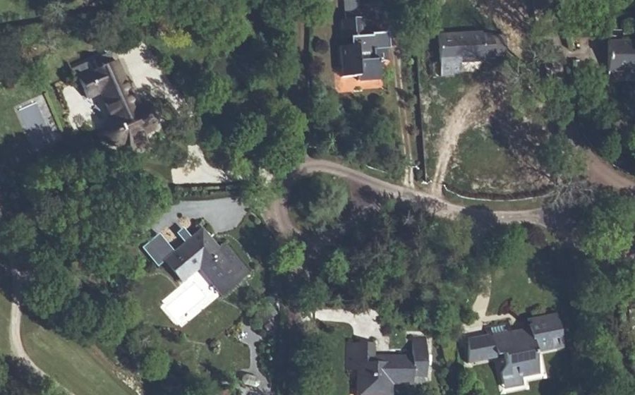 Vue aérienne du Rond-point anonyme n°285716101
