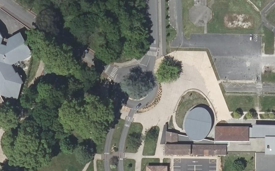 Vue aérienne du Rond-point anonyme n°28573378