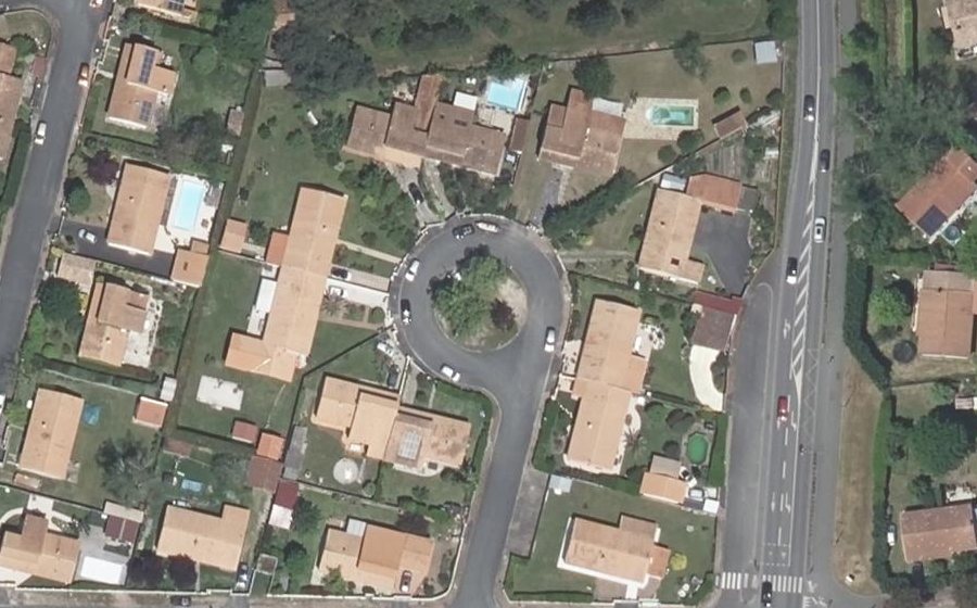 Vue aérienne du Rond-point anonyme n°28575996