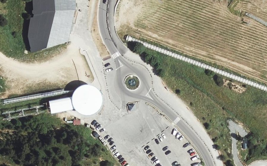 Vue aérienne du Rond-point anonyme n°28577364