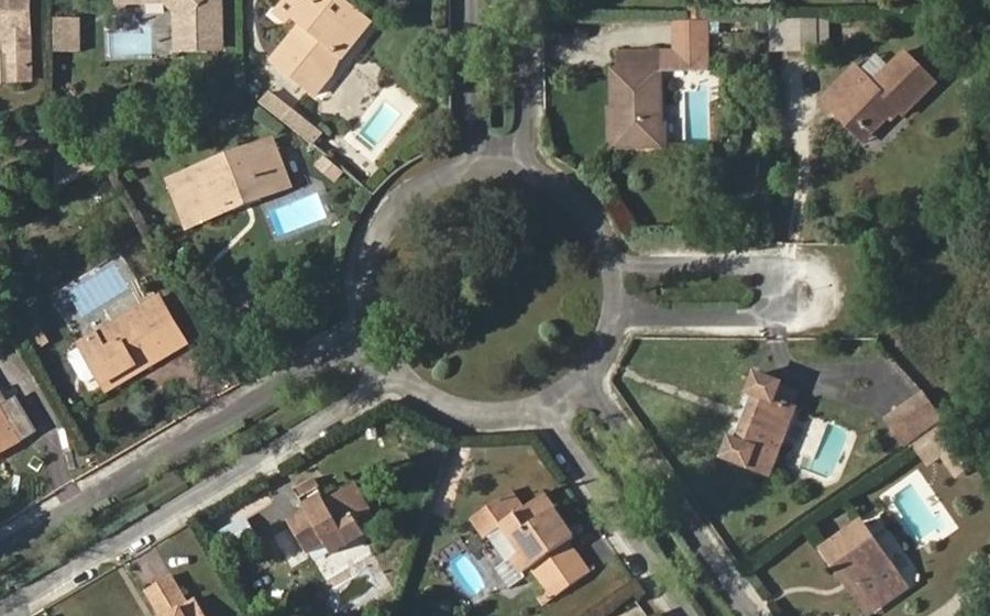 Vue aérienne du Rond-point anonyme n°28577410