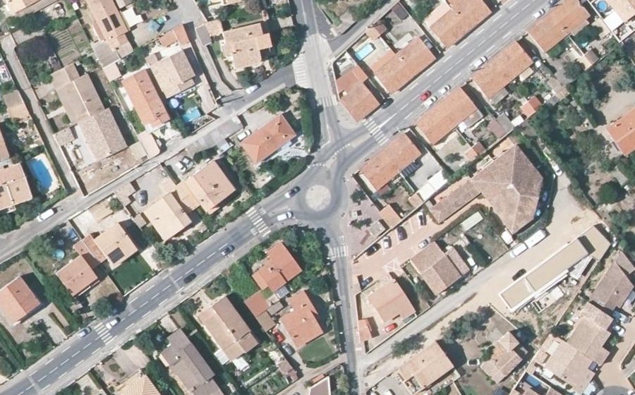 Vue aérienne du Rond-point anonyme n°285856601