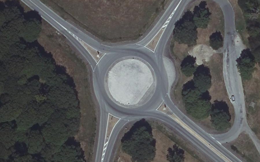 Vue aérienne du Rond-point anonyme n°28586830