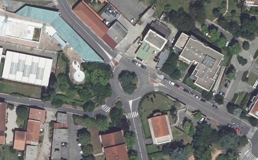 Vue aérienne du Rond-point anonyme n°28589540