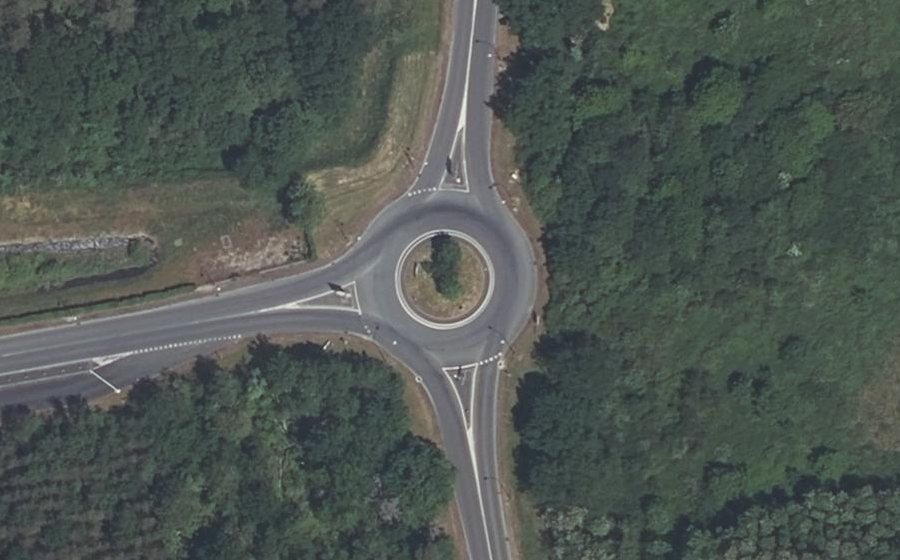 Vue aérienne du Rond-point anonyme n°28594672