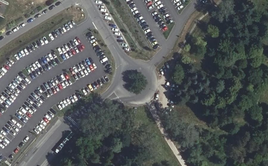 Vue aérienne du Rond-point anonyme n°285950267