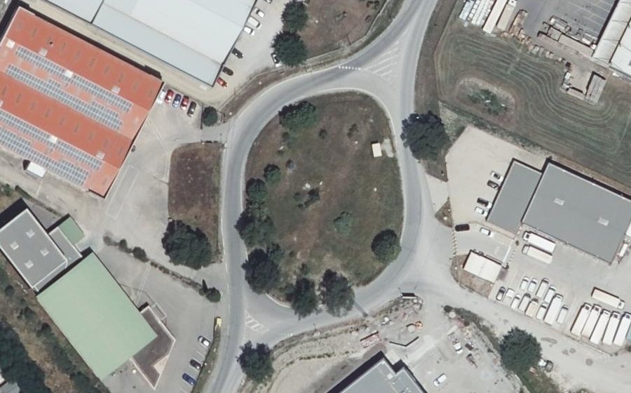 Vue aérienne du Rond-point anonyme n°28595213