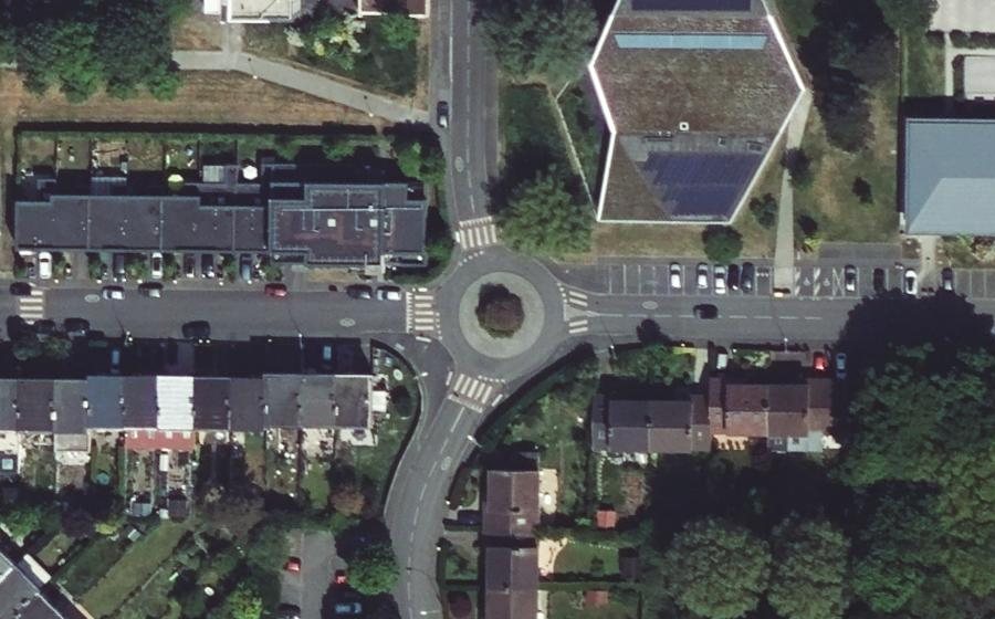 Vue aérienne du Rond-point anonyme n°285973225