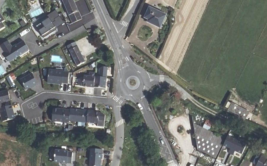 Vue aérienne du Rond-point anonyme n°285983370