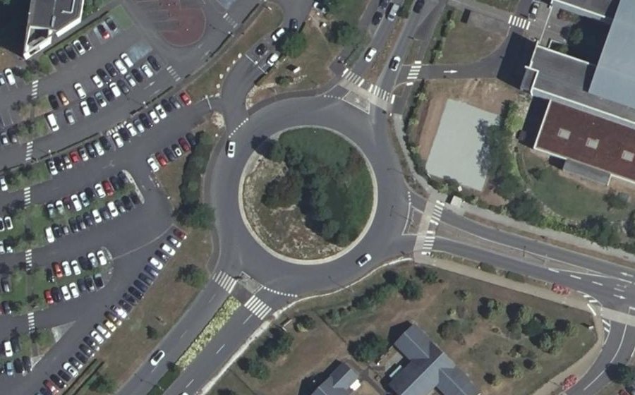 Vue aérienne du Rond-point anonyme n°286016737