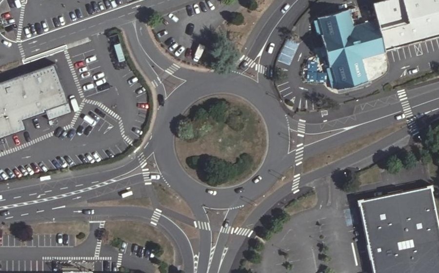 Vue aérienne du Rond-point anonyme n°286016738