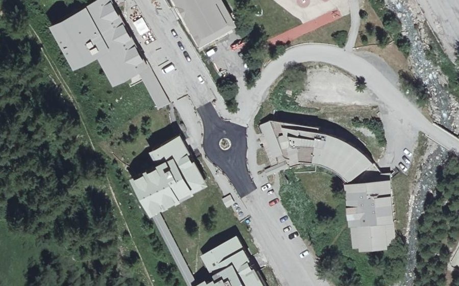 Vue aérienne du Rond-point anonyme n°286094010