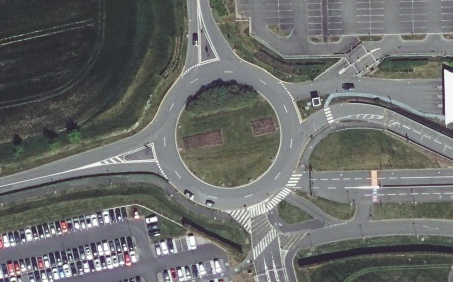 Vue aérienne du Rond-point anonyme n°28610110
