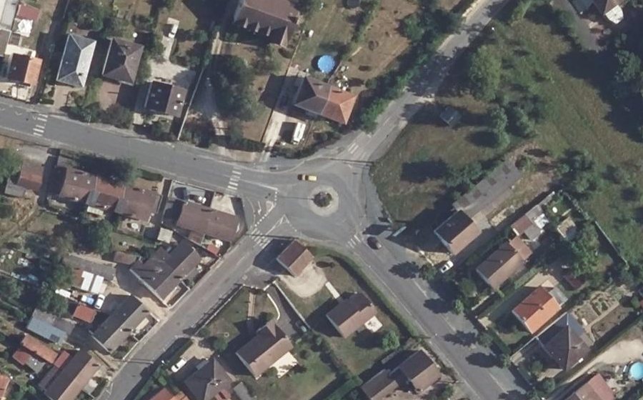 Vue aérienne du Rond-point anonyme n°28610230