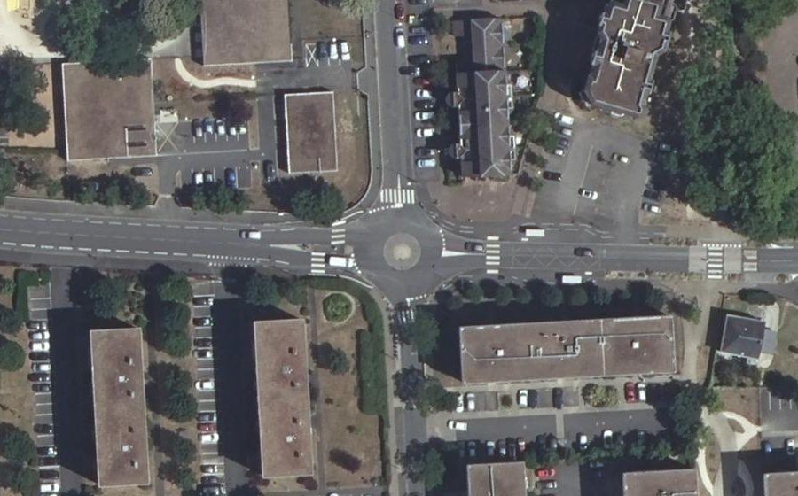 Vue aérienne du Rond-point anonyme n°286102661