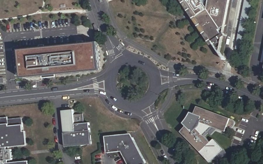 Vue aérienne du Rond-point anonyme n°286102664