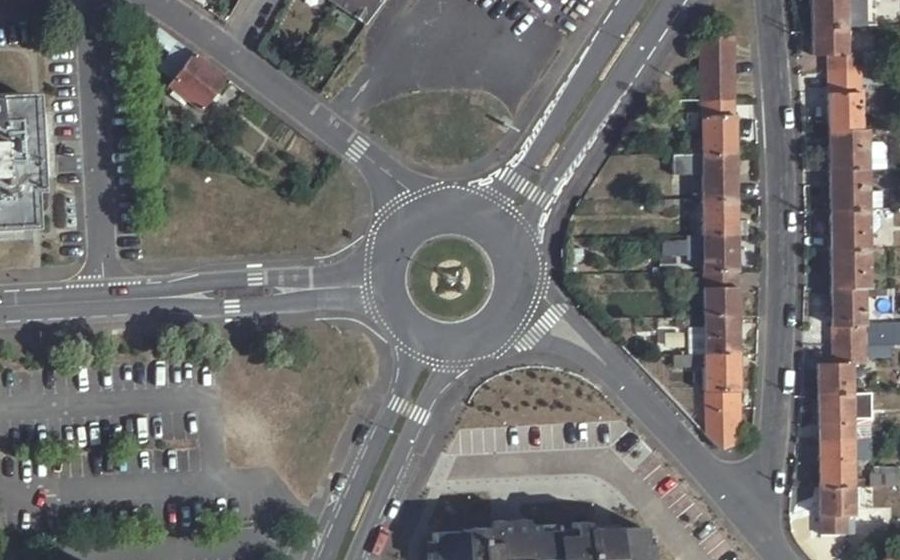 Vue aérienne du Rond-point anonyme n°286102672