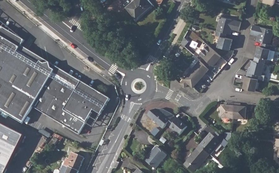 Vue aérienne du Rond-point anonyme n°28611374