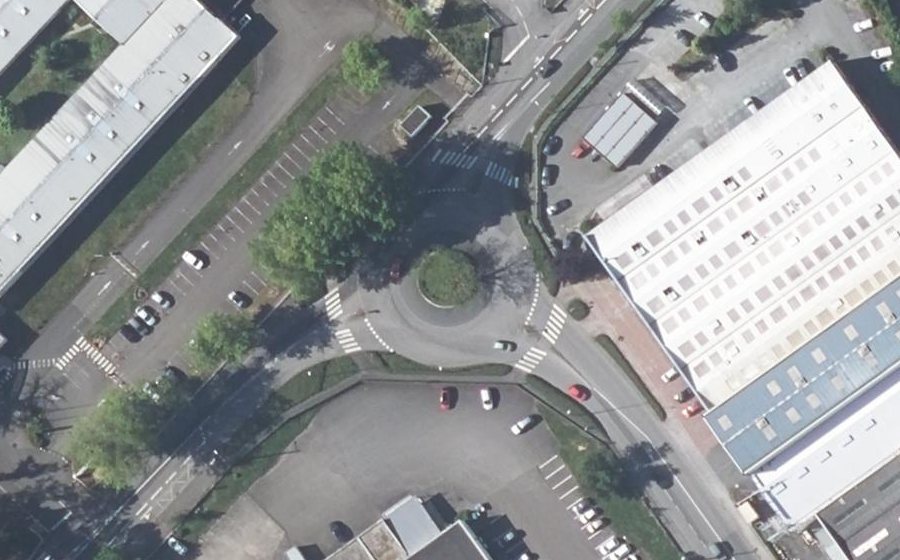 Vue aérienne du Rond-point anonyme n°28611376