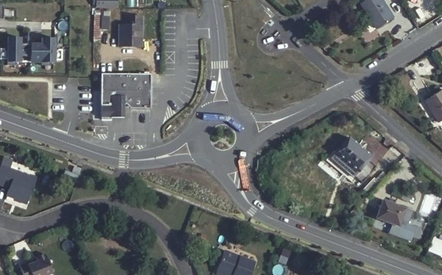 Vue aérienne du Rond-point anonyme n°286118972