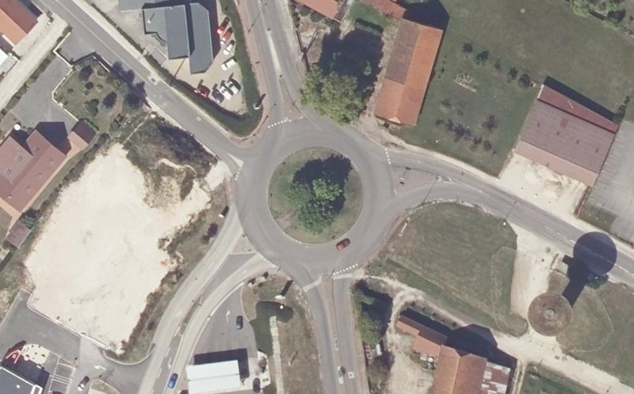 Vue aérienne du Rond-point anonyme n°28612613