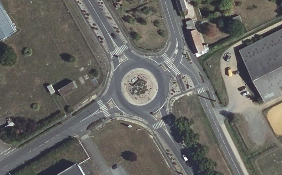 Vue aérienne du Rond-point anonyme n°28614870