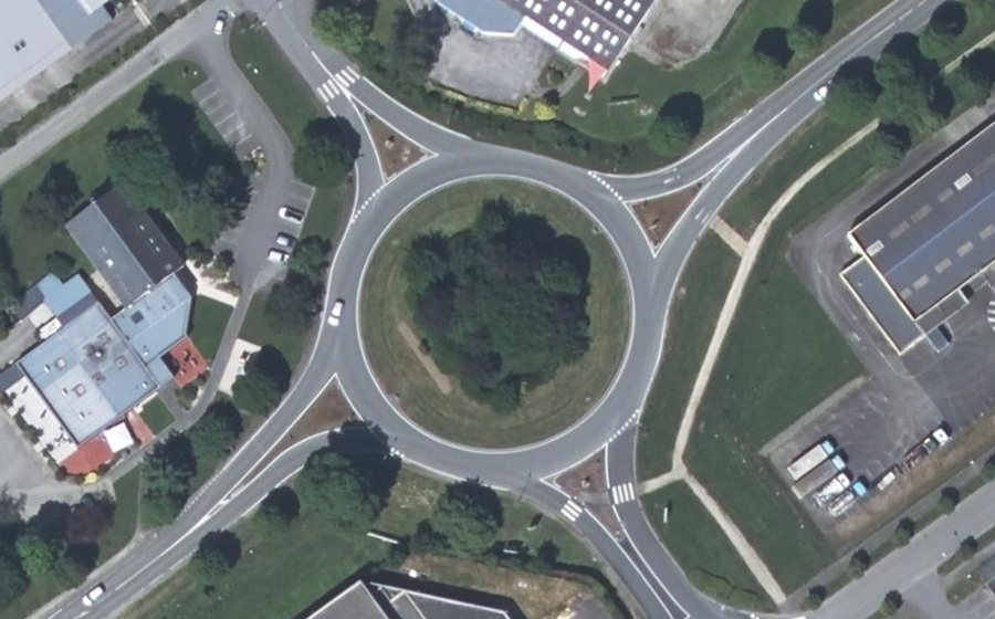 Vue aérienne du Rond-point anonyme n°28614987