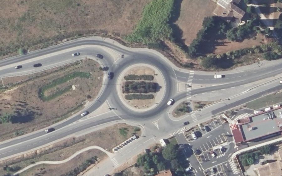 Vue aérienne du Rond-point anonyme n°286152138
