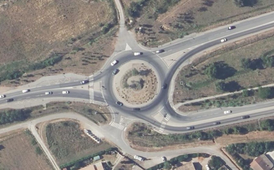 Vue aérienne du Rond-point anonyme n°286152140