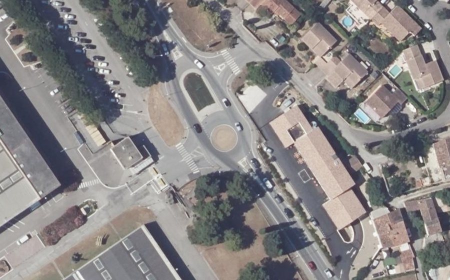 Vue aérienne du Rond-point anonyme n°286152142