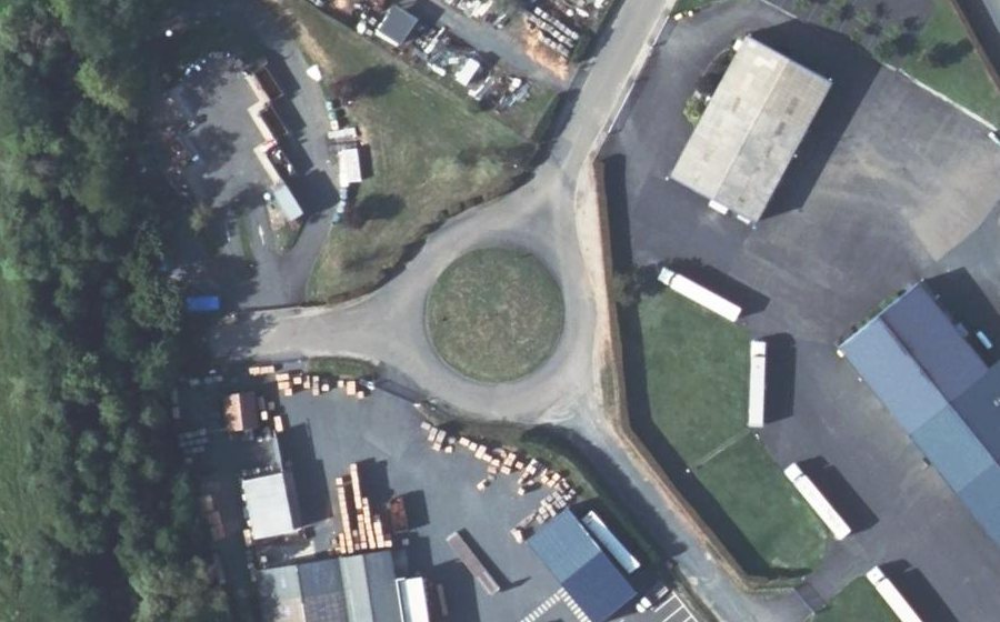 Vue aérienne du Rond-point anonyme n°286211839