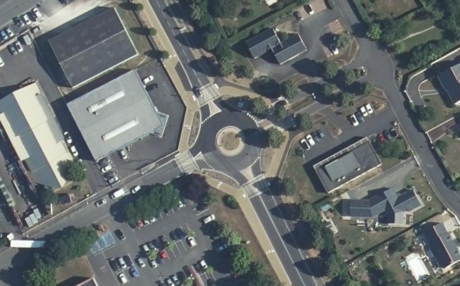 Vue aérienne du Rond-point anonyme n°286212401