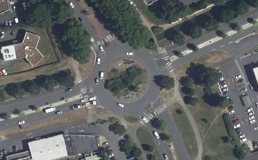 Vue aérienne du Rond-point anonyme n°286212414