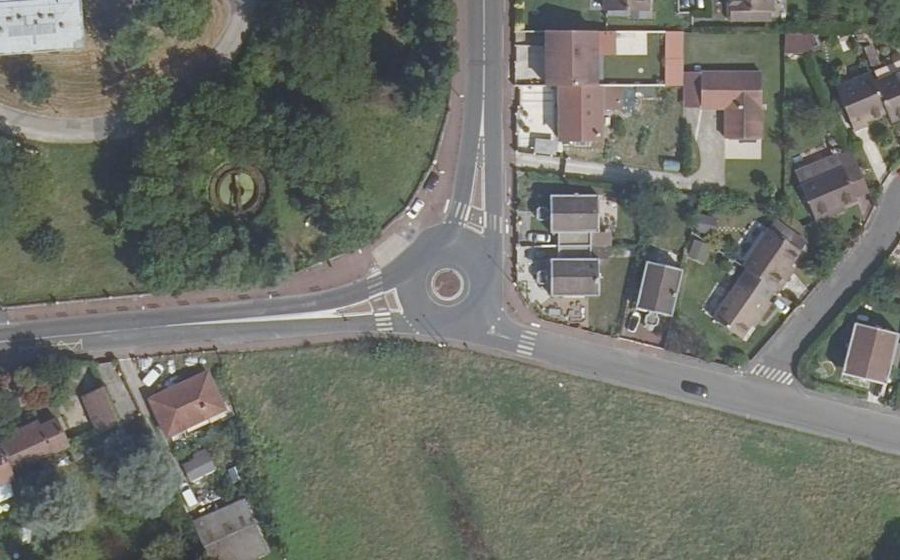 Vue aérienne du Rond-point anonyme n°286278284