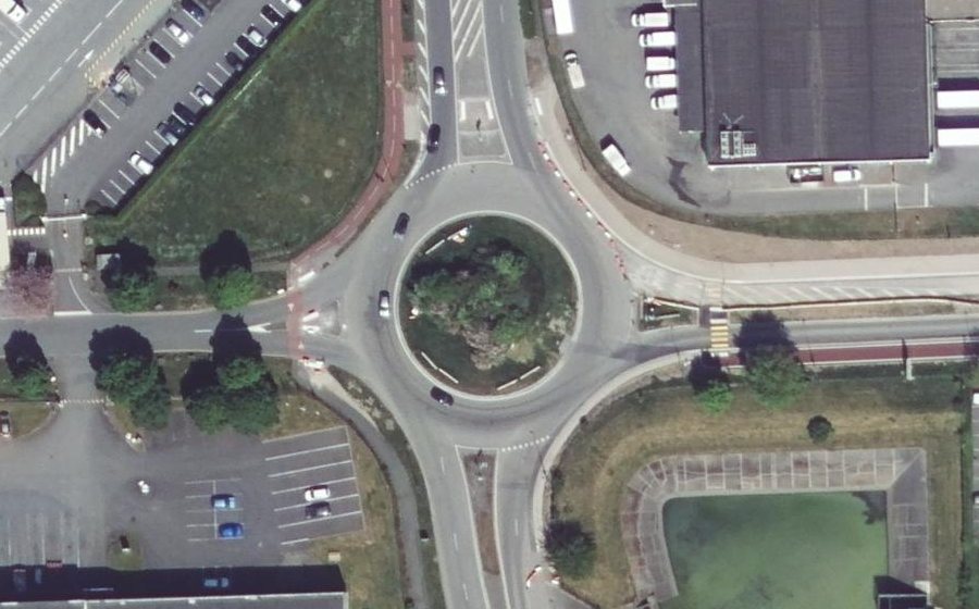 Vue aérienne du Rond-point anonyme n°28632712