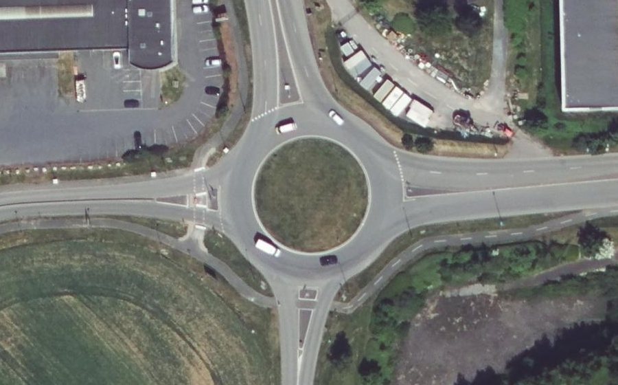 Vue aérienne du Rond-point anonyme n°28632713