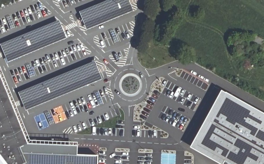 Vue aérienne du Rond-point anonyme n°286327609