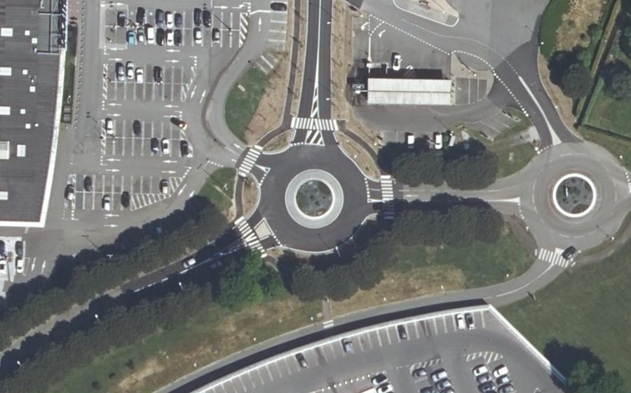 Vue aérienne du Rond-point anonyme n°286329668