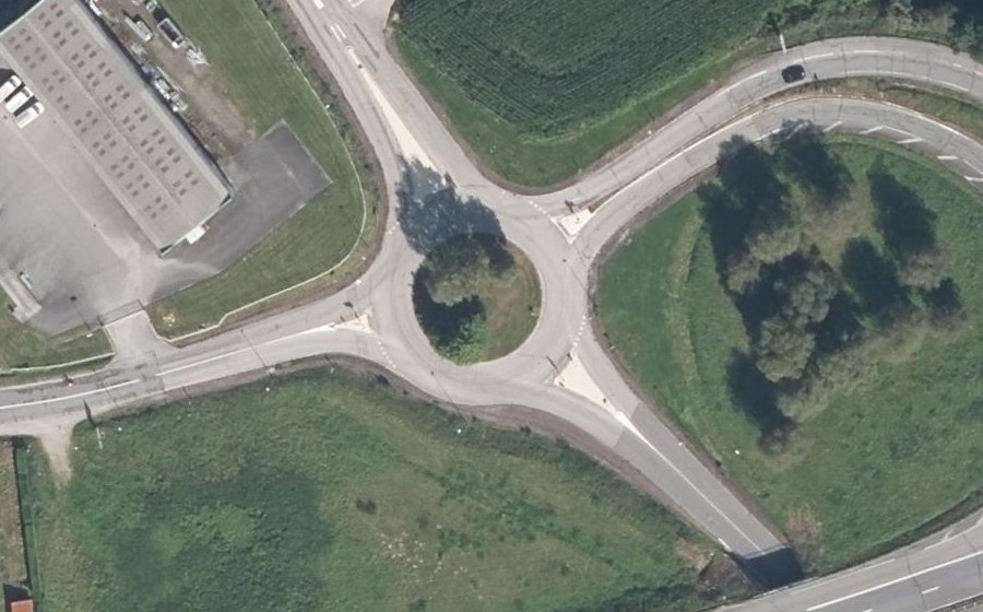 Vue aérienne du Rond-point anonyme n°28641799