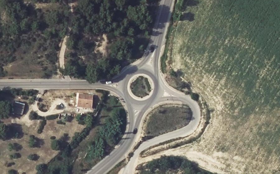 Vue aérienne du Rond-point anonyme n°28642663