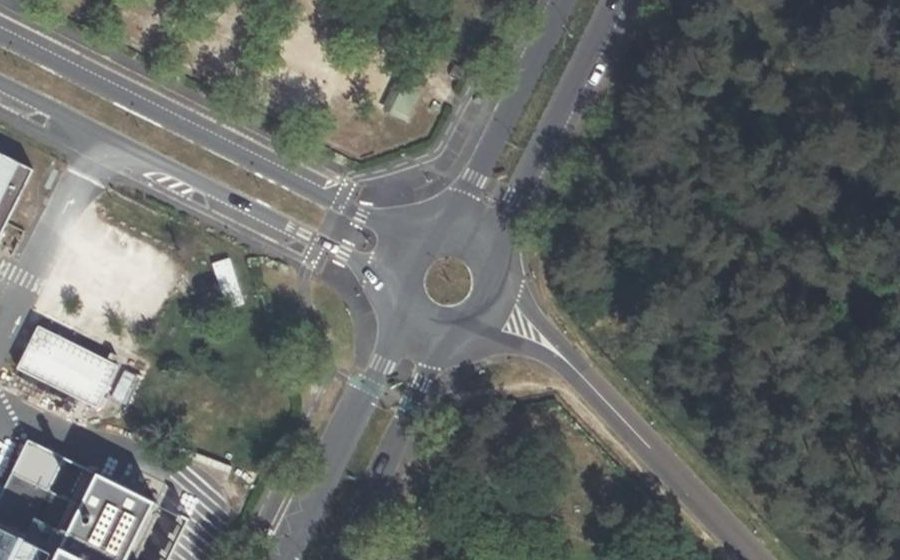 Vue aérienne du Rond-point anonyme n°28643393