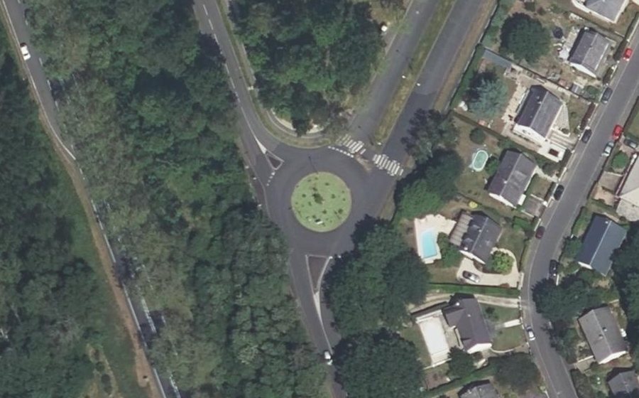 Vue aérienne du Rond-point anonyme n°28647701
