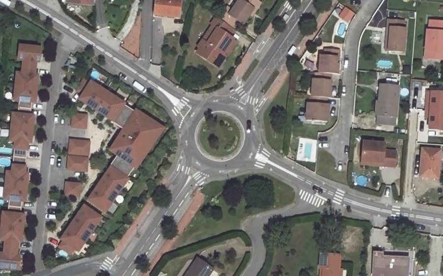 Vue aérienne du Rond-point anonyme n°28647970