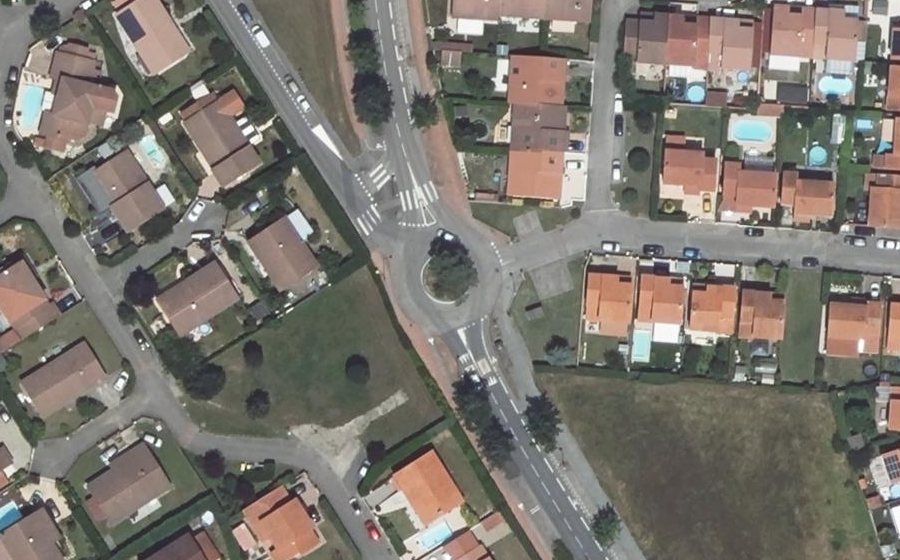 Vue aérienne du Rond-point anonyme n°28653010