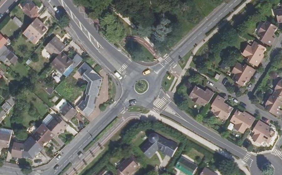Vue aérienne du Rond-point anonyme n°28655056