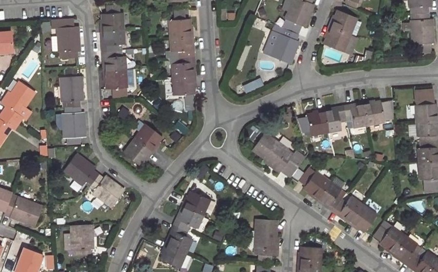 Vue aérienne du Rond-point anonyme n°28659720