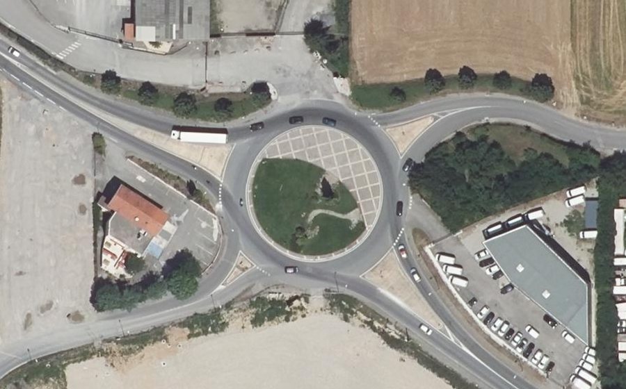 Vue aérienne du Rond-point anonyme n°28660200