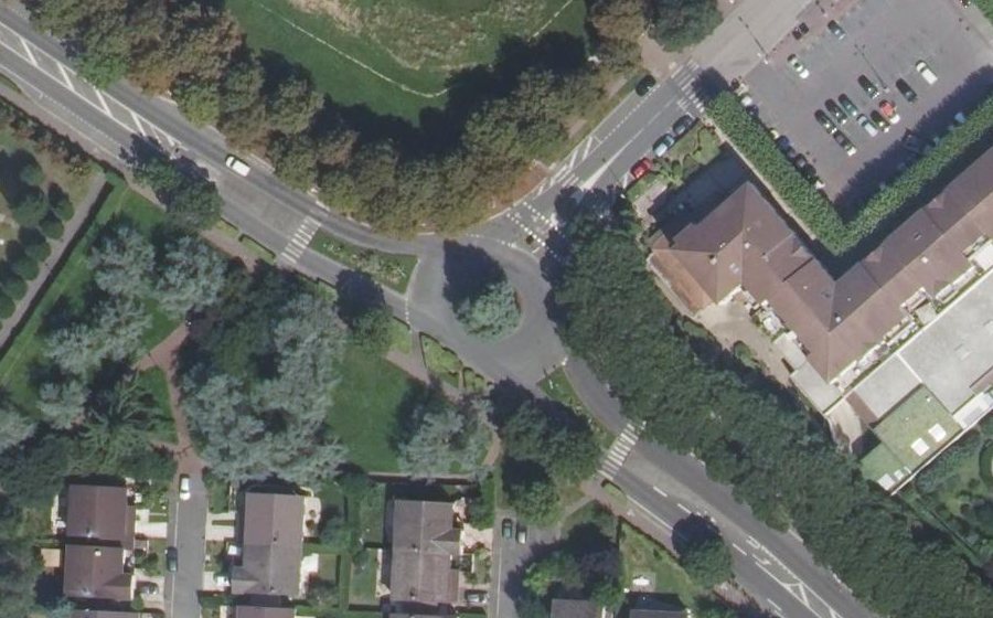 Vue aérienne du Rond-point anonyme n°28661774